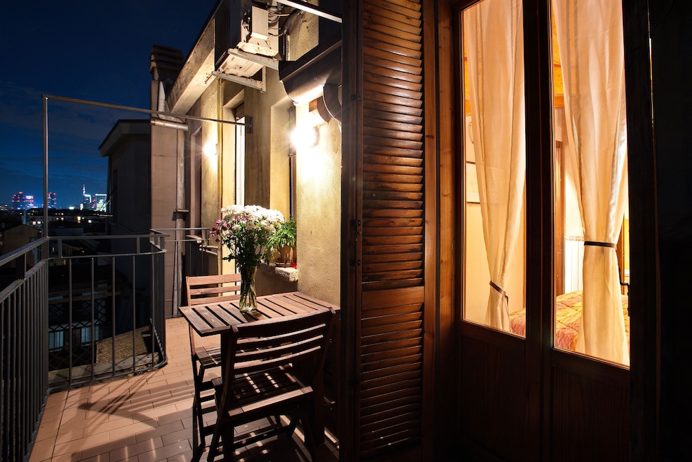 Milan Skyline Apartment, Città Studi, 1 min Metro, Terrace, Wifi, Netflix