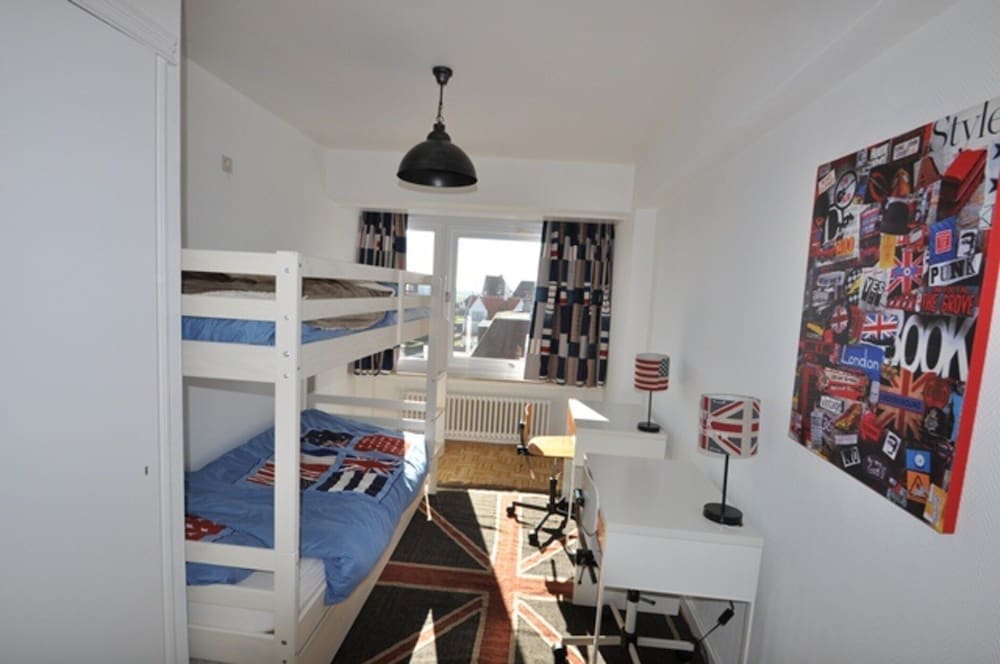 Apartment in Duinbergen With Sea Views