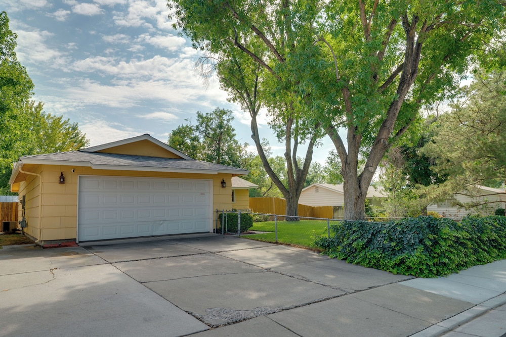 Quiet Home w/ Yard: 2 Mi to Mall & Sparks Marina!