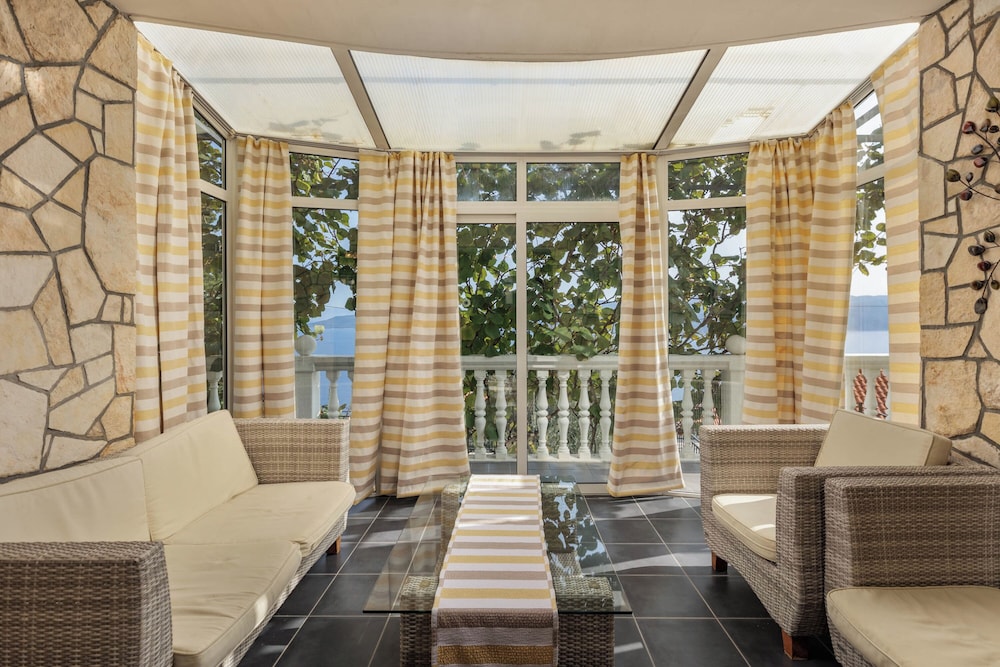 Seaview House Helena