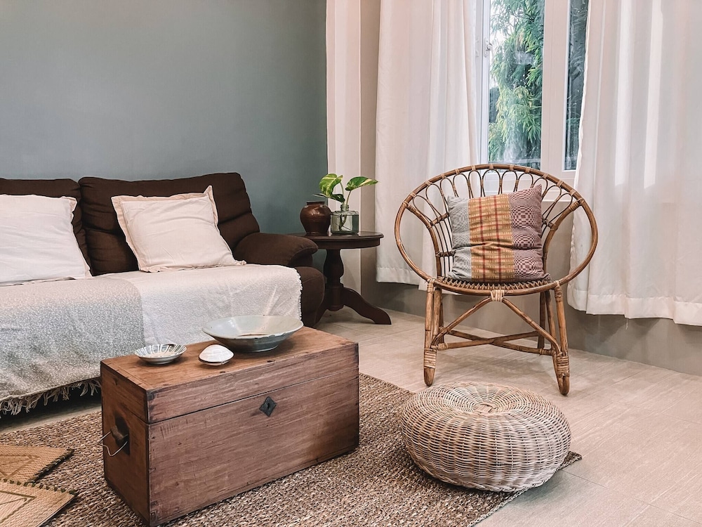 2BR Laid Back Apartment, Near Beach