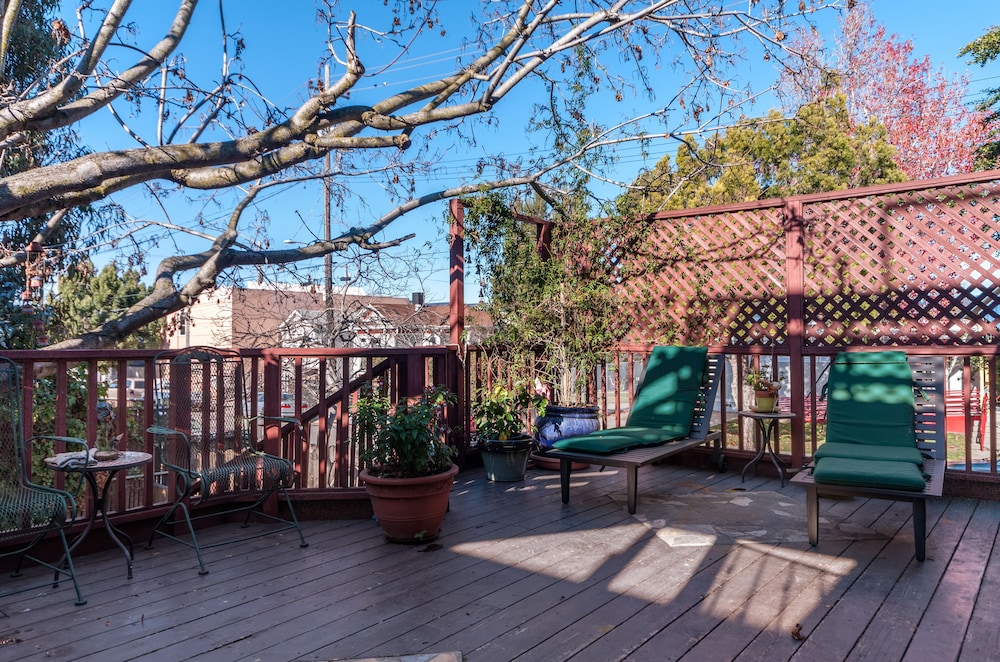 Gorgeous 4 Bedroom Victorian Townhouse