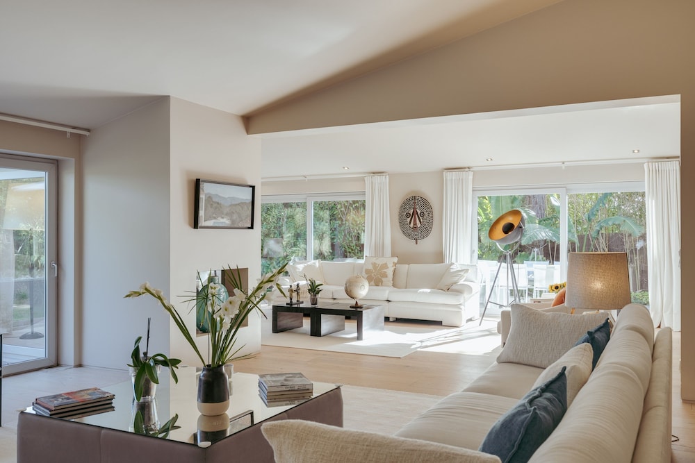 Light Villa by Cadenzalux