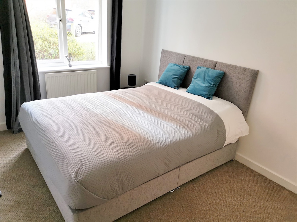 BookedUK - Home from Home Apartment 3