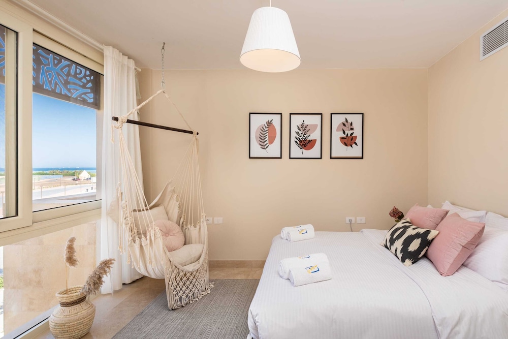 Xuru Stays I Sparky & Summery 2 BDR @ Mangroovy Free Beach & Pool Access