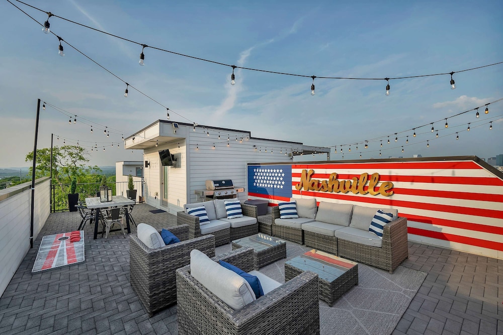 Rooftop Deck Shuffleboard BBQ Near Downtown