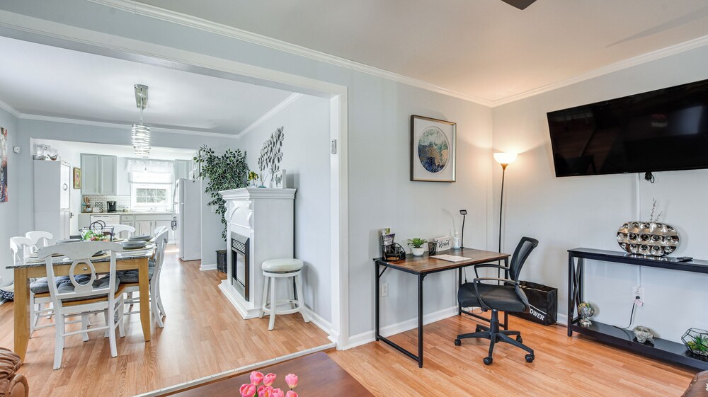 9 Mi to Downtown: Sanford Home w/ Hot Tub