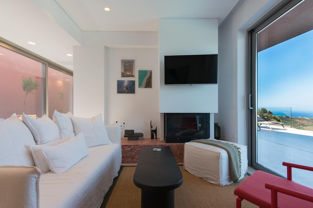 Plethora Luxury Suites photo 5