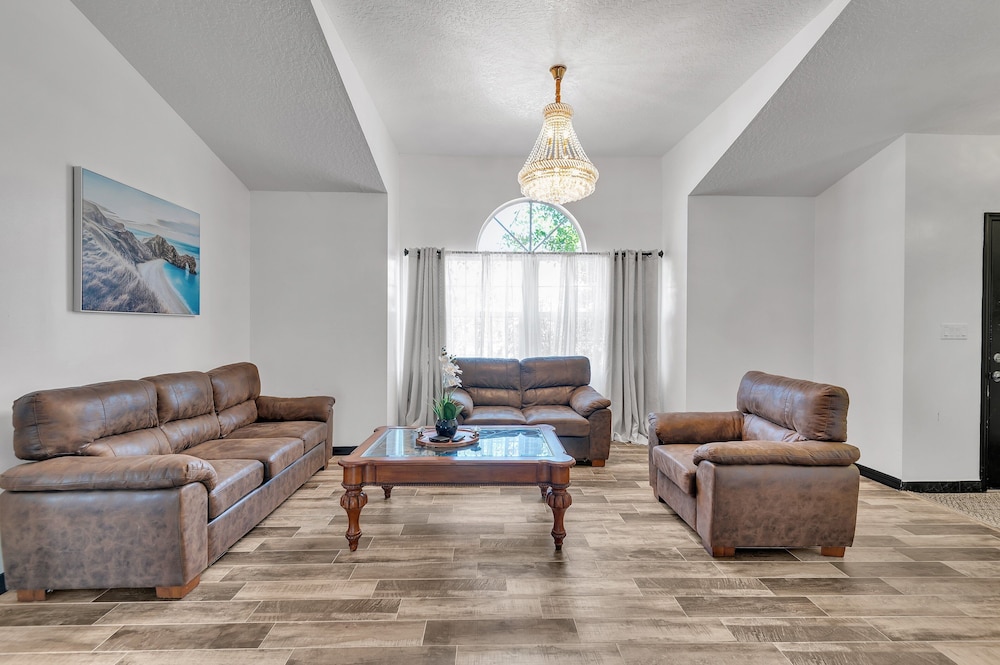 Relaxing Family Retreat In The Heart Of Sebastian 3 Bedroom Home