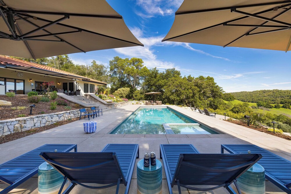 Rancho Robles by Avantstay Vineyard Villa w/ Views, Pool & Privacy
