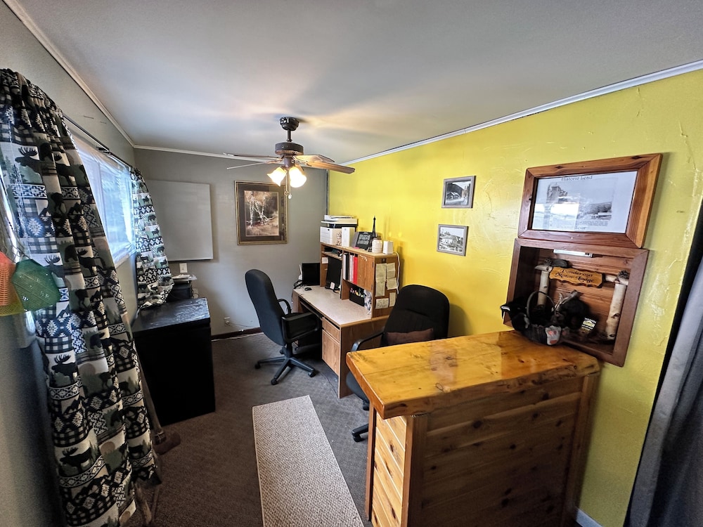 Ponderosa Pines Inn and Cabins