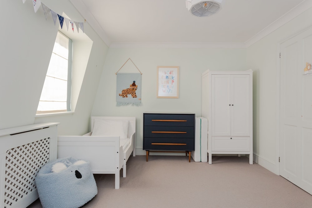 Newly Refurbished 4 Bedroom House in East London