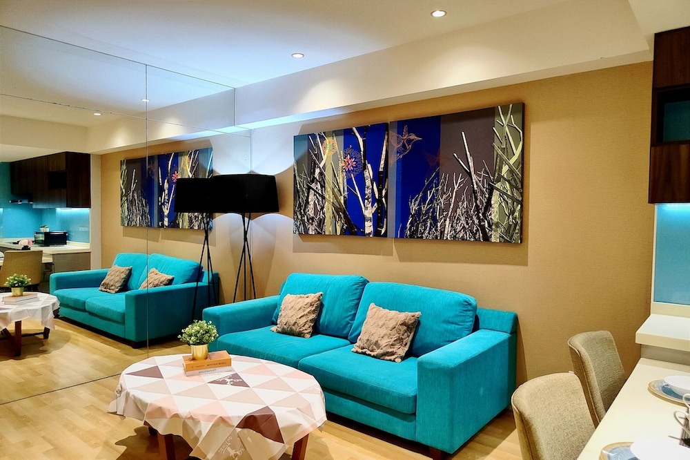 D' Majestic Residence by Emily in Town