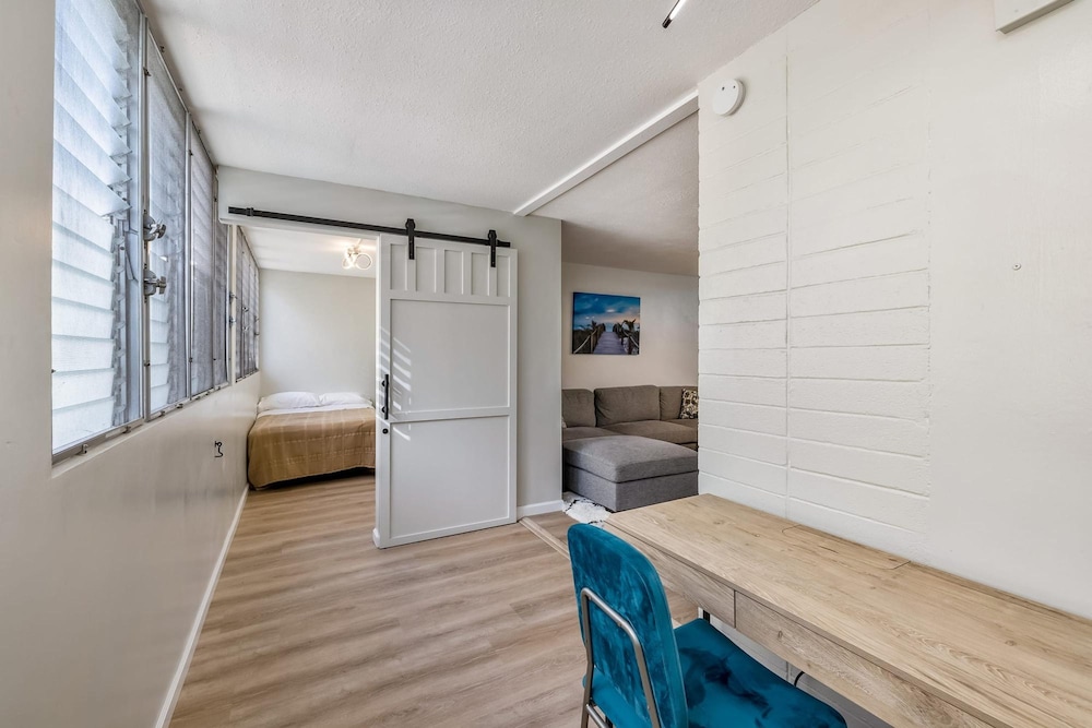 Stylish 2 Bedroom in the Heart of Waikiki