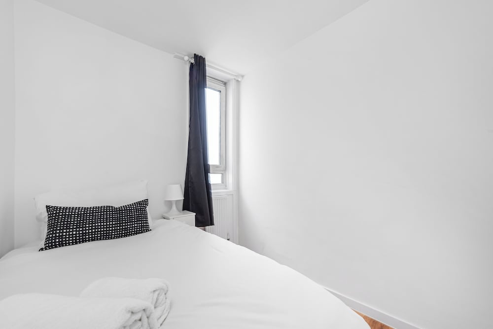 Modern Living In Stylish 3bed Flat