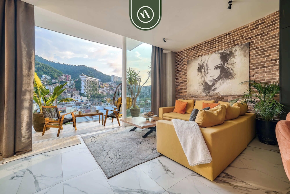 Amazing 1BR Penthouse With Balcony - Gym - Pool
