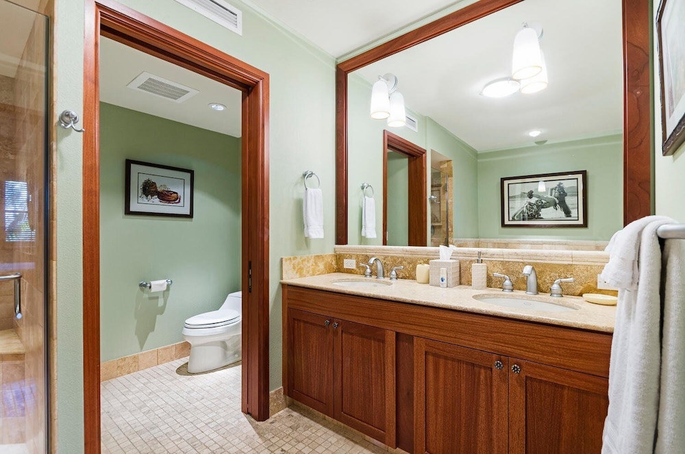 Hawaiian Unit Nearby Beaches, Restaurants, & Shopping - Vrkcv