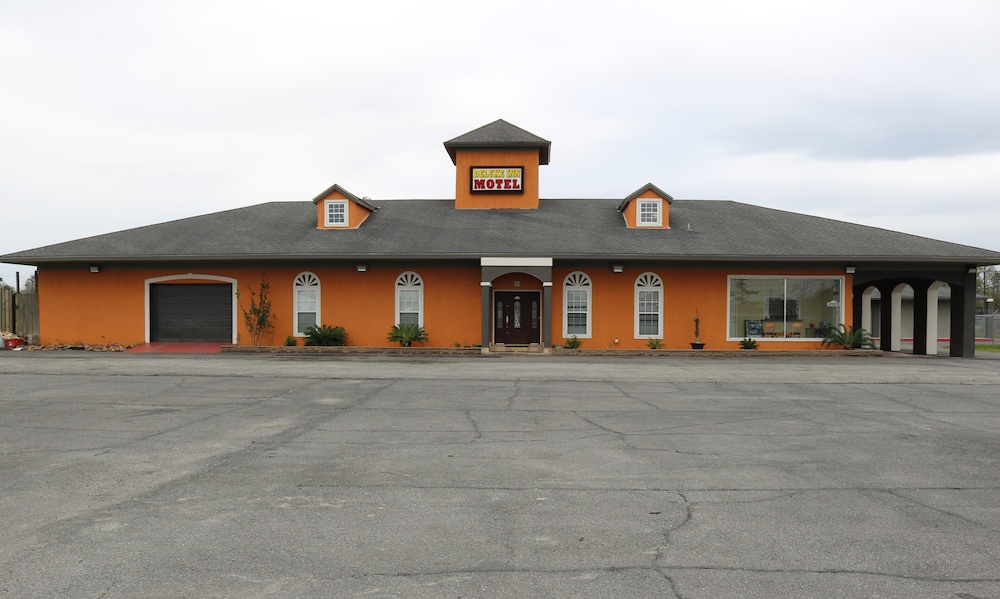 Lake Charles Vacations - Deluxe Inn Motel - Property Image 1