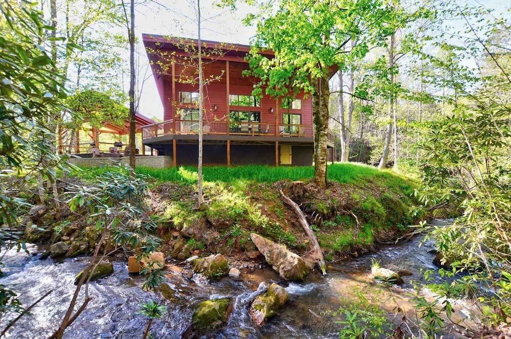 Rushing Waters On Greens Creek 2 Bedroom Cabin