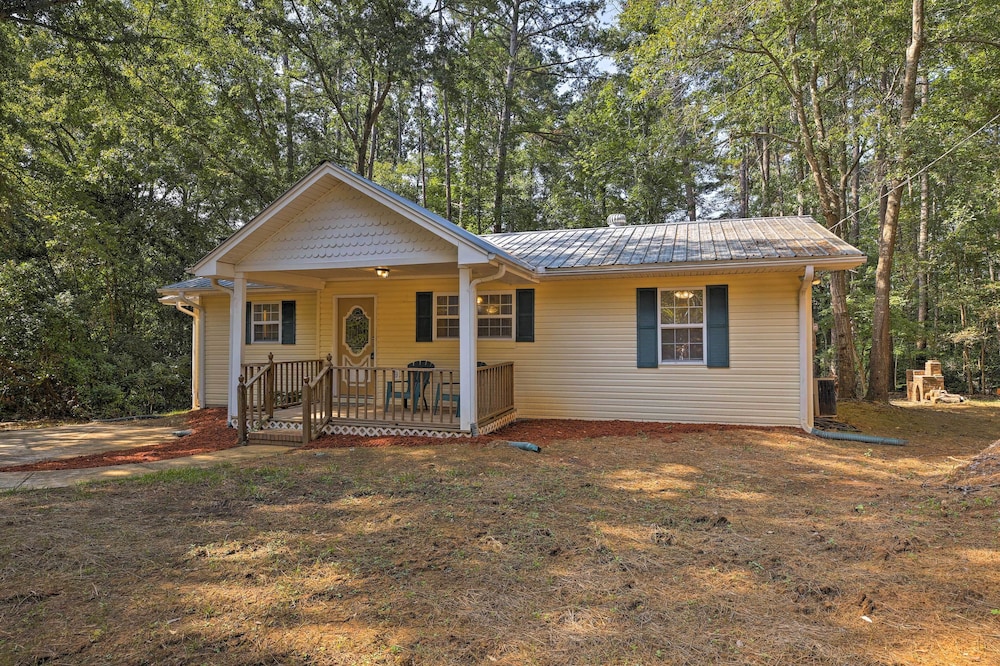 Pet-friendly Toccoa Home w/ Deck  Lake Access! - Property Image 8