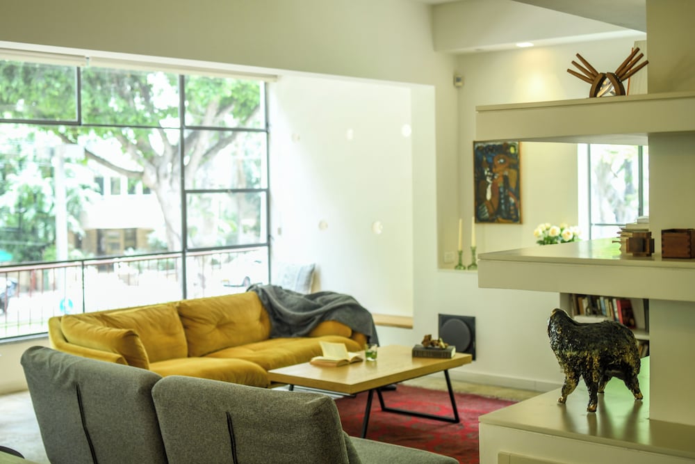 Spacious & Green 3BR Apt w Balcony view 5
