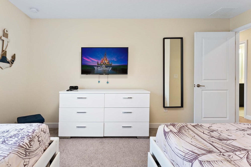 Themed Mickey Bedroom 4BR up to 8 People