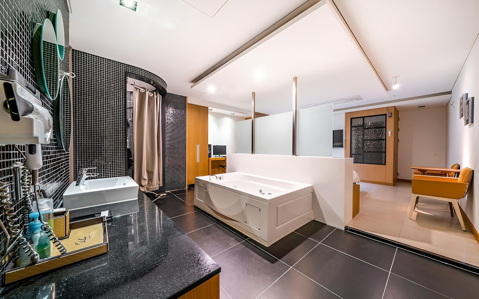 Incheon Ali Suite Hotel