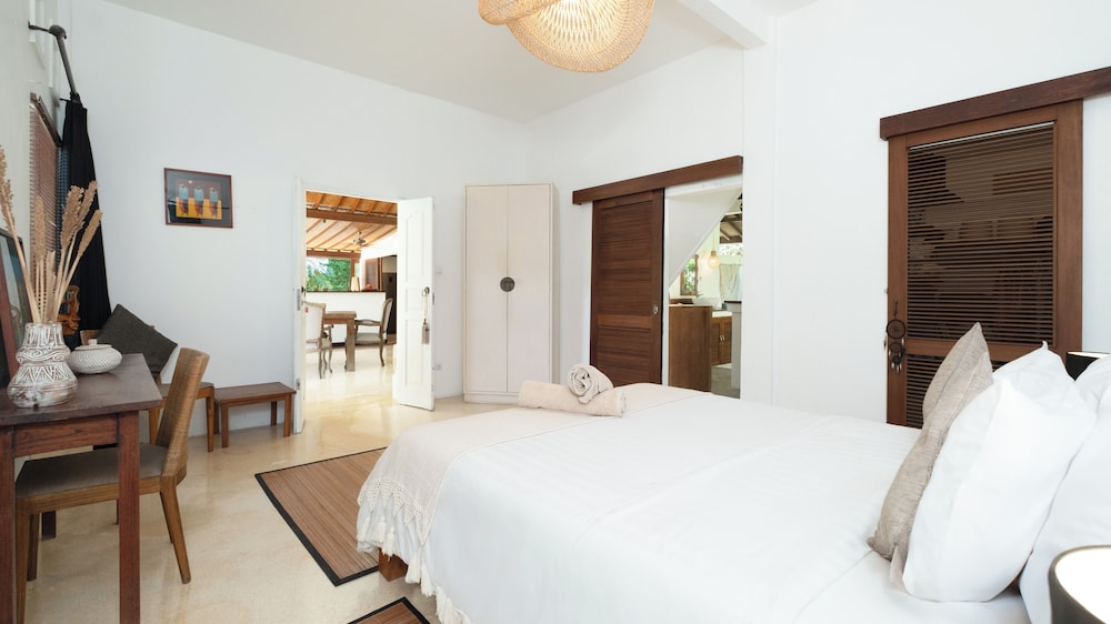 Villa Mogi by Villa Finder