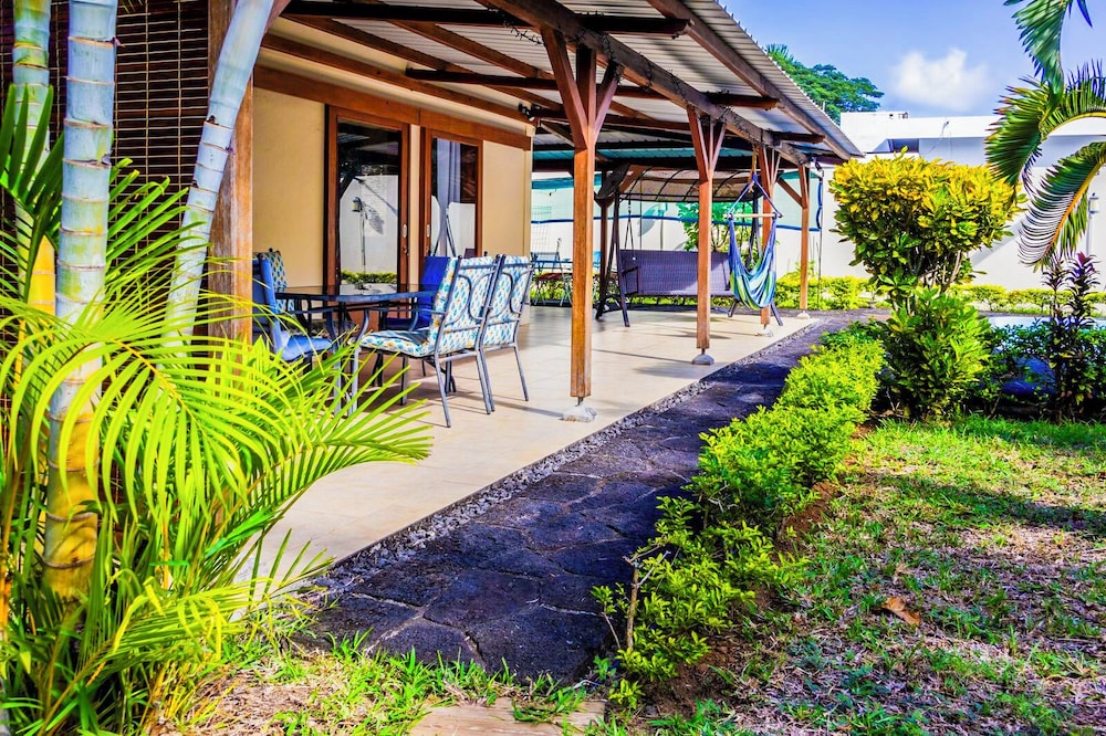 Laurels Villas