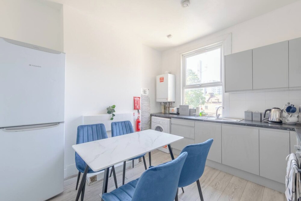 Chic 3BD Flat - 5 Mins to Walthamstow Central!