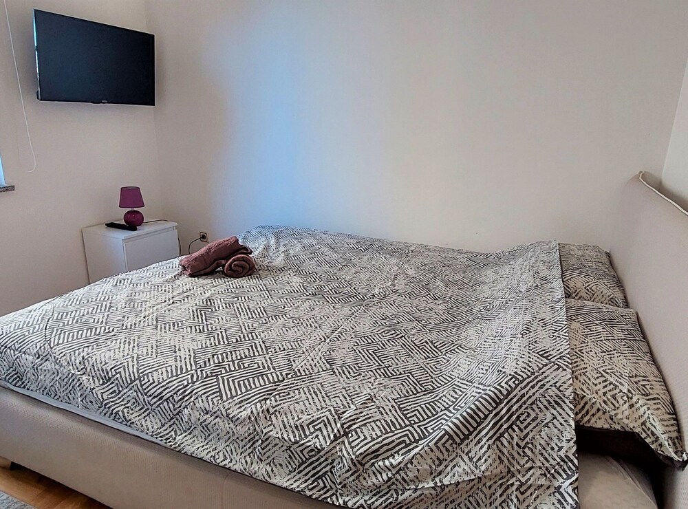 Exquisite Crikvenica Apartment With Balcony