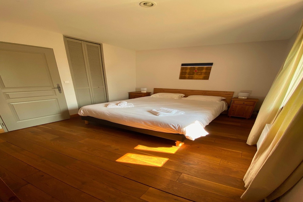 Villa in France With Private Pool and Garden