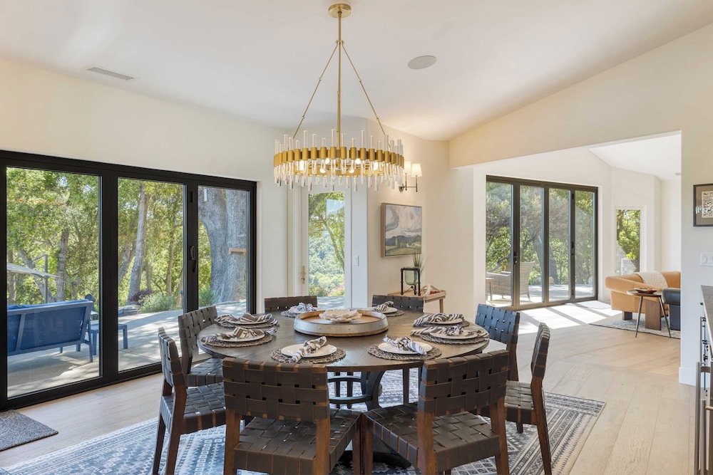 Rancho Robles by Avantstay Vineyard Villa w/ Views, Pool & Privacy