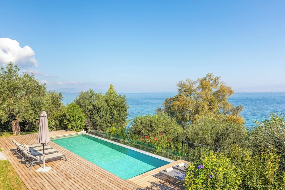 Villa Apanemia Mare