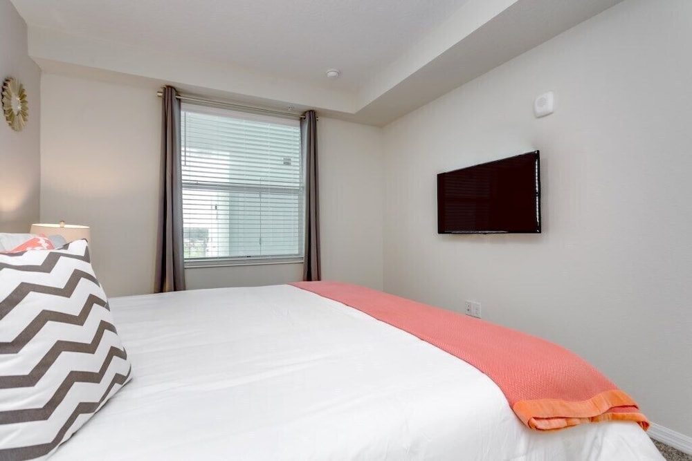 Beautiful 2 Bdrm 2 BA Condo view 3