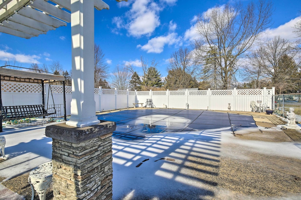 Hopewell Junction Apartment w/ Community Pool - Property Image 7
