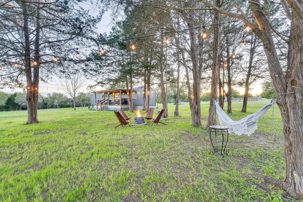 Near Majek Vineyard: Private Schulenburg Cabin view 2