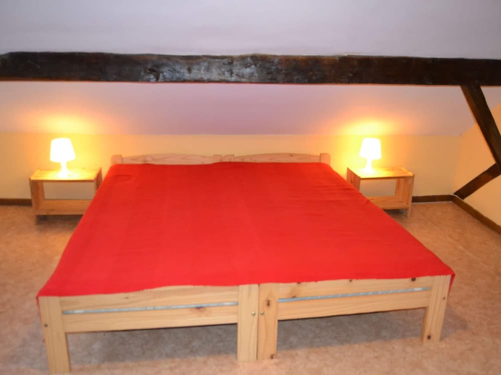 Well Kept Gite, Short Distance From the River and Forest view 2