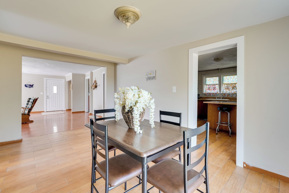 Charming & Convenient Home in Butler