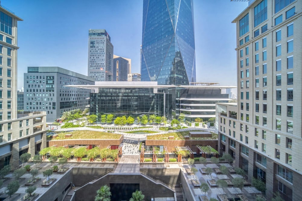 Sleek and Convenient 1BR Apt in Difc