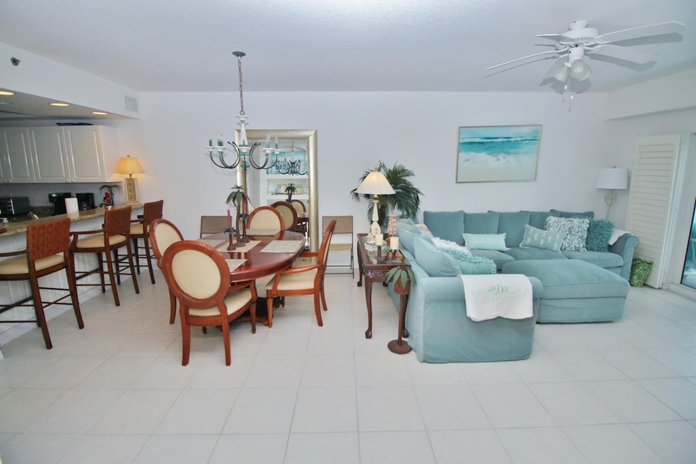 Oceanwalk 2-203