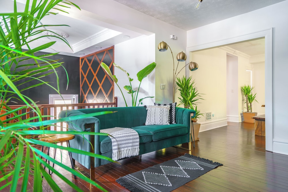 Jungle House Boutique Suites – Short North & Convention Center