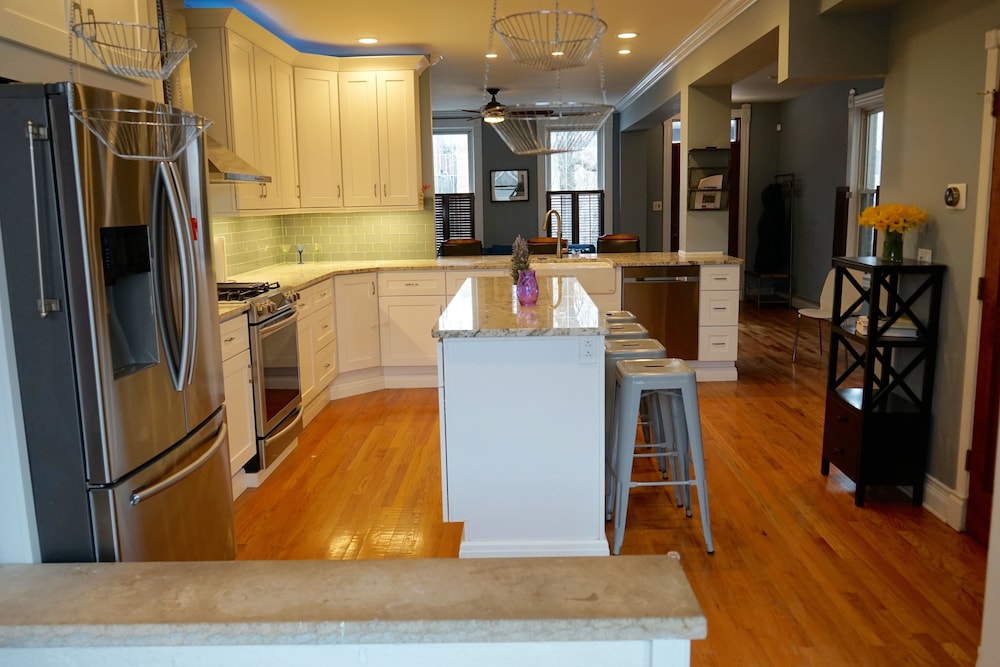 3-Level Bucktown Home - Amazing Outdoors & Parking