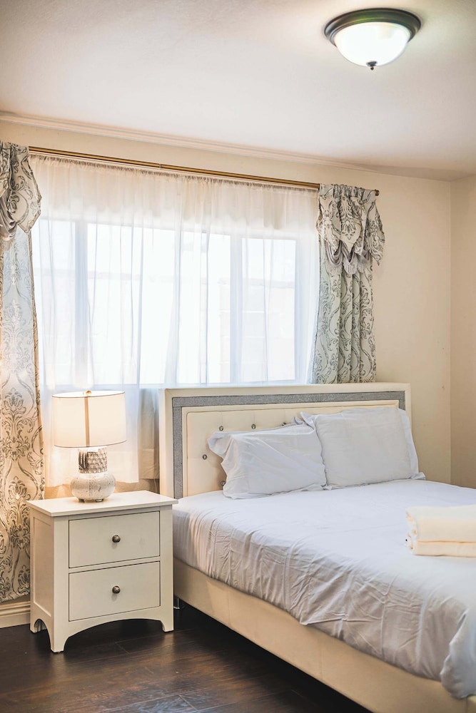 Not Affected by the Fire/spacious Retreat w/ Large Kitchen & Outdoor Patio
