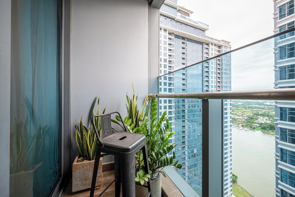 SUNWAH PEARL Premier Residence