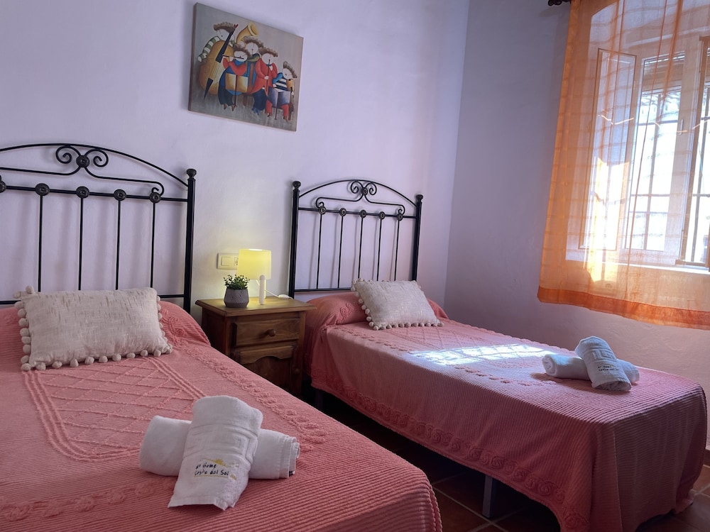 Casa Paquita con Piscina Privada en Maro By At Hom