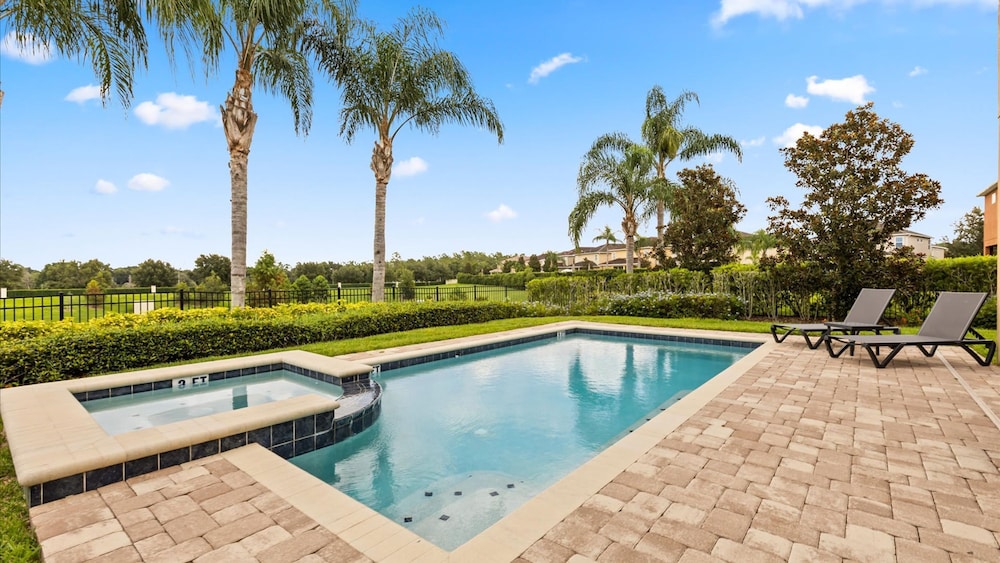 Upstay Spacious 5BR Villa Private Pool and Hot Tub