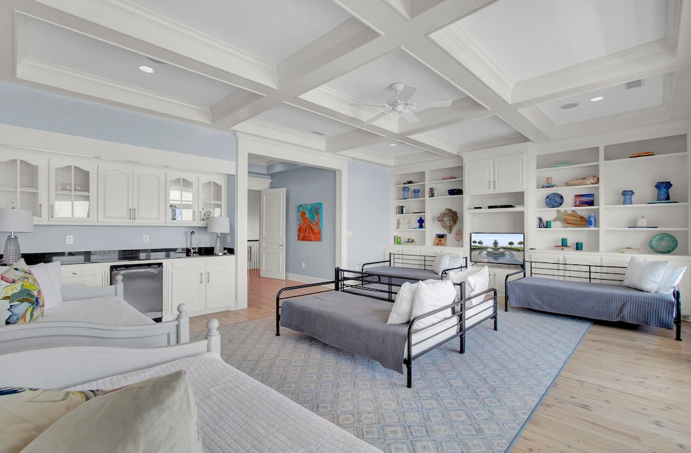 114 Ocean Boulevard by Avantstay Beachfront Infinity Pool Basketball Court Recently Renovated