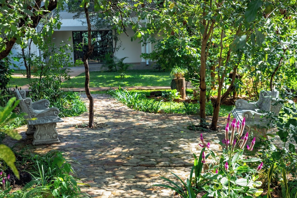 Kasambabezi Lodge