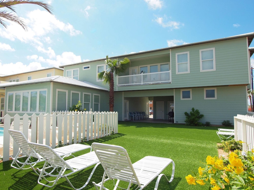 Beach Club Clubhouse 4